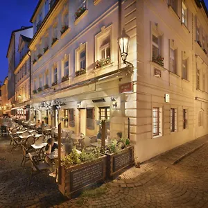 Hotel At The Golden Scissors, Prag