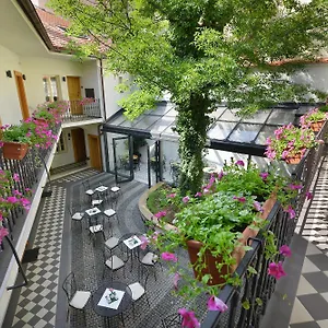 Hotel At The White Lily, Prag