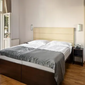 4* Ξενοδοχείο Unique